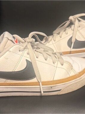 Women’s size 7 Nike White Court Legacy gym shoes